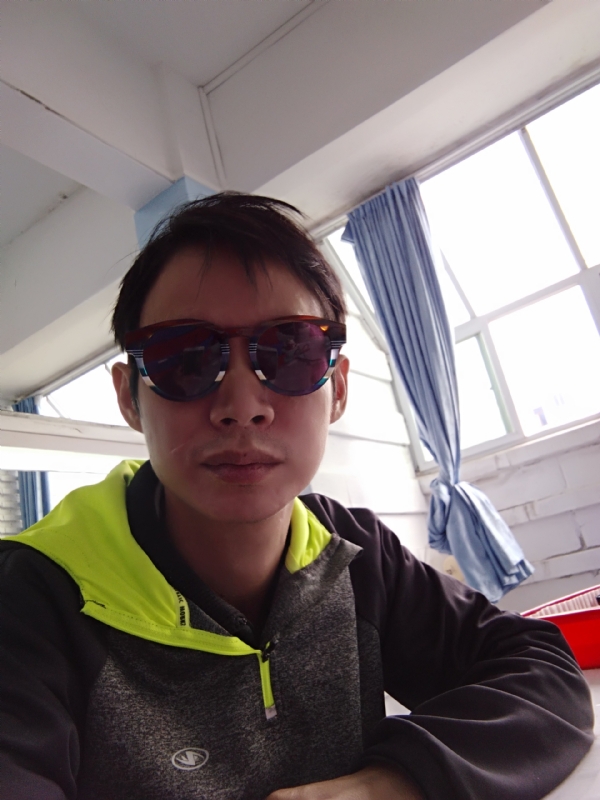 五华移民男的第一张照片--开封相亲服务中心