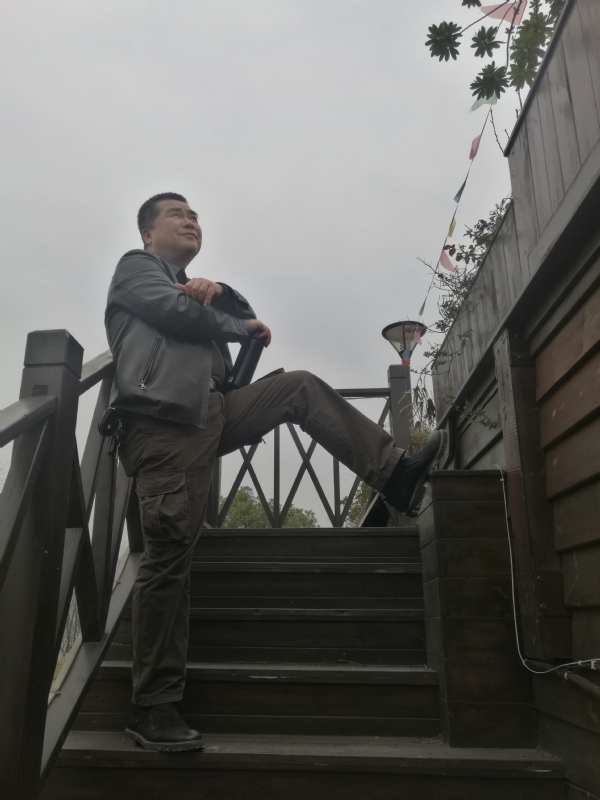 孤单背影的第一张照片--开封相亲服务中心