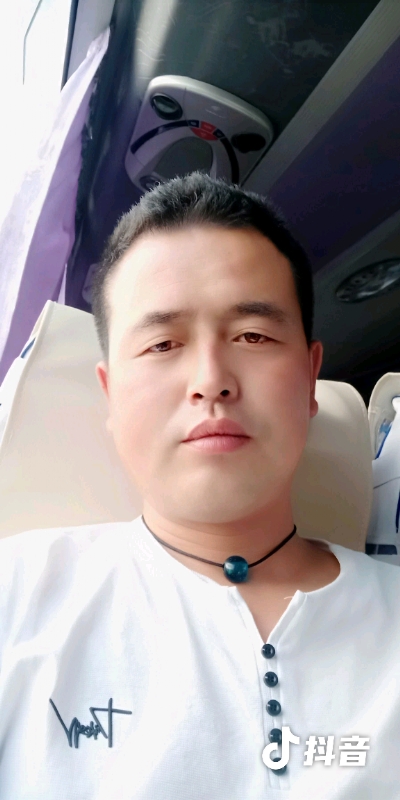 瞬间被爱上的第一张照片--开封相亲服务中心