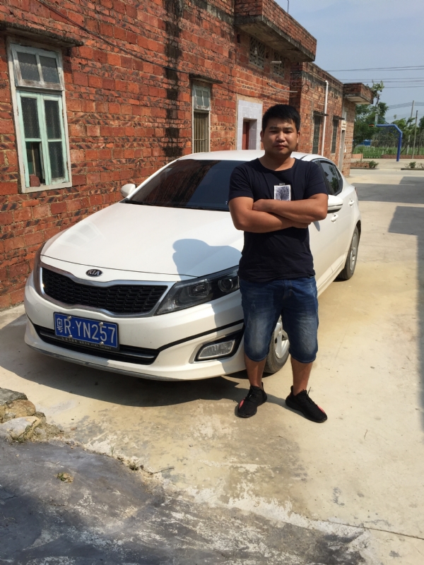 独坐街头的第三张照片--开封相亲服务中心