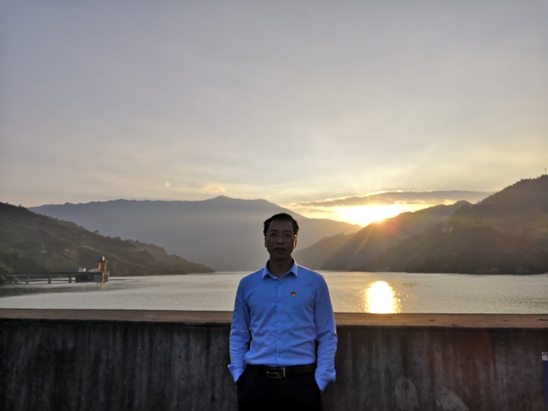 庸人自扰的第一张照片--开封相亲服务中心