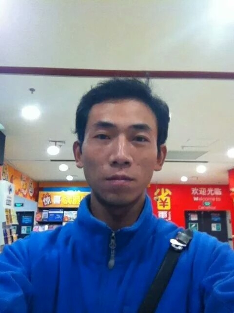 青草地溪水边的第一张照片--开封相亲服务中心