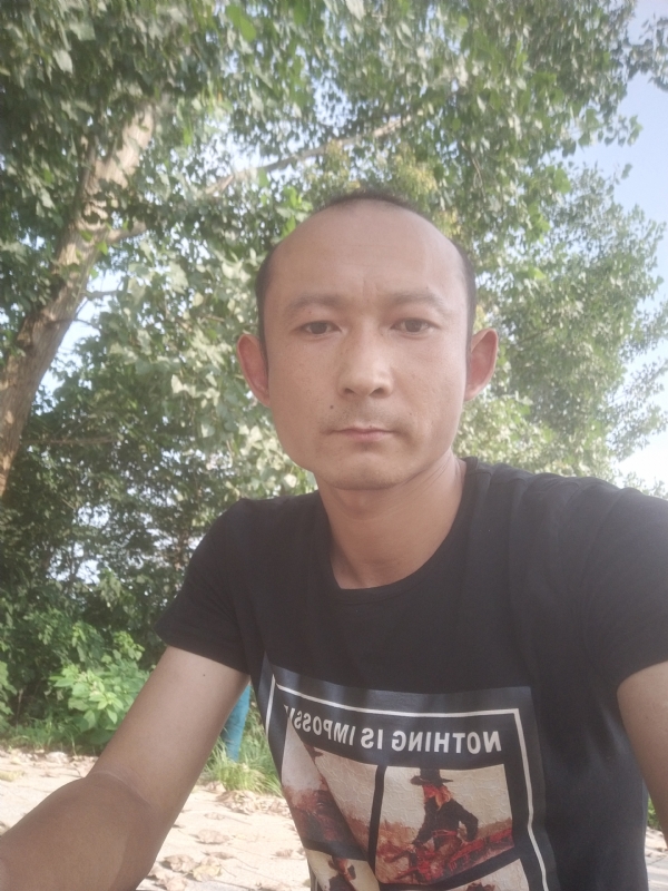 80大叔的第一张照片--开封相亲服务中心