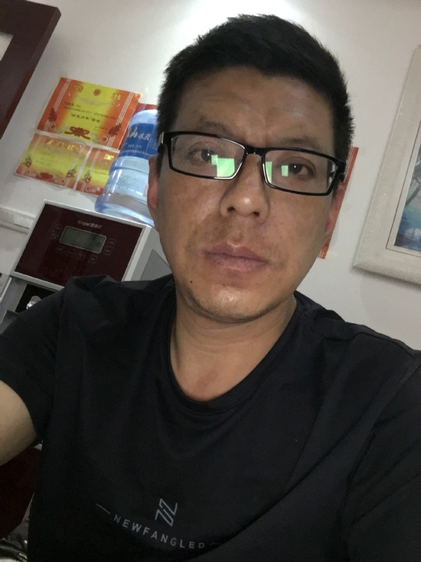 牵手的第三张照片--开封相亲服务中心