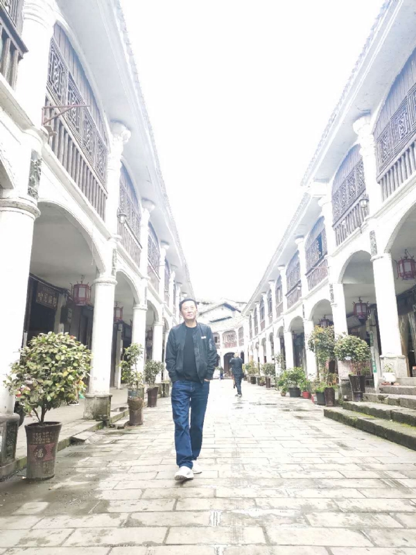 斌哥哥的第一张照片--开封相亲服务中心