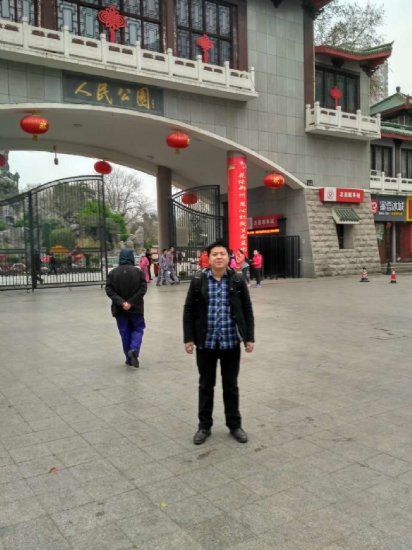 在奋斗的第一张照片--开封相亲服务中心