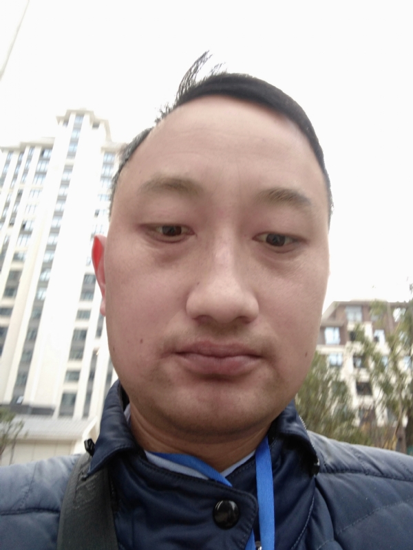 老男人的第一张照片--开封相亲服务中心