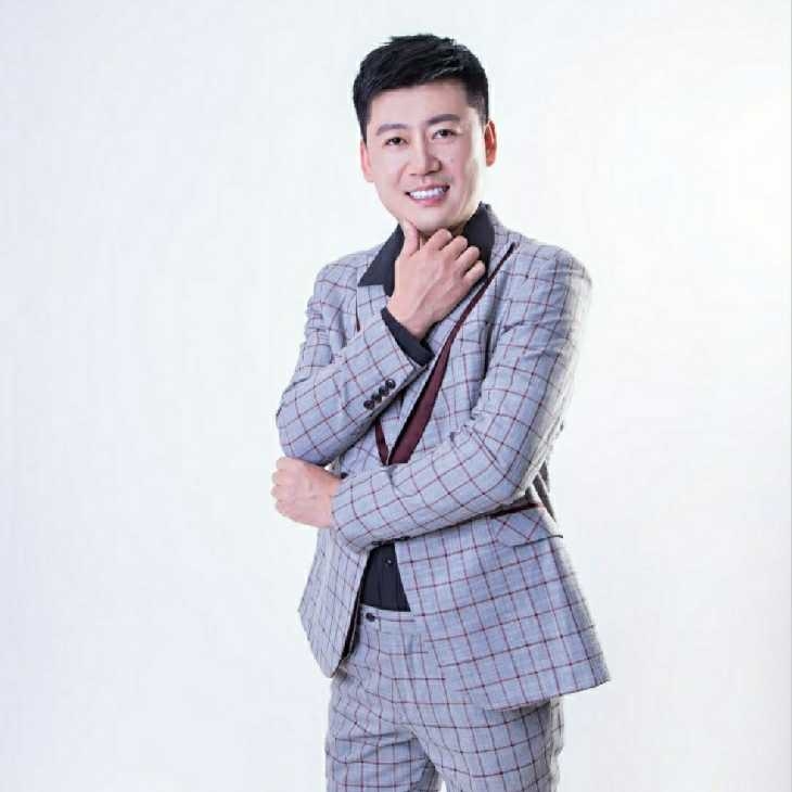 屋顶拾荒人的第一张照片--开封相亲服务中心