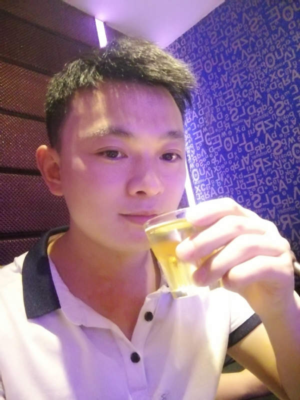 幸福的拥抱的第一张照片--开封相亲服务中心