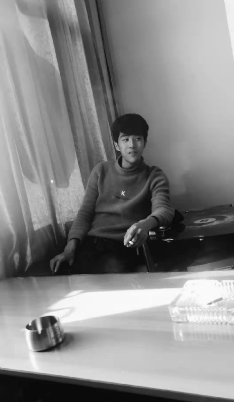 酷似小丑的第二张照片--开封相亲服务中心