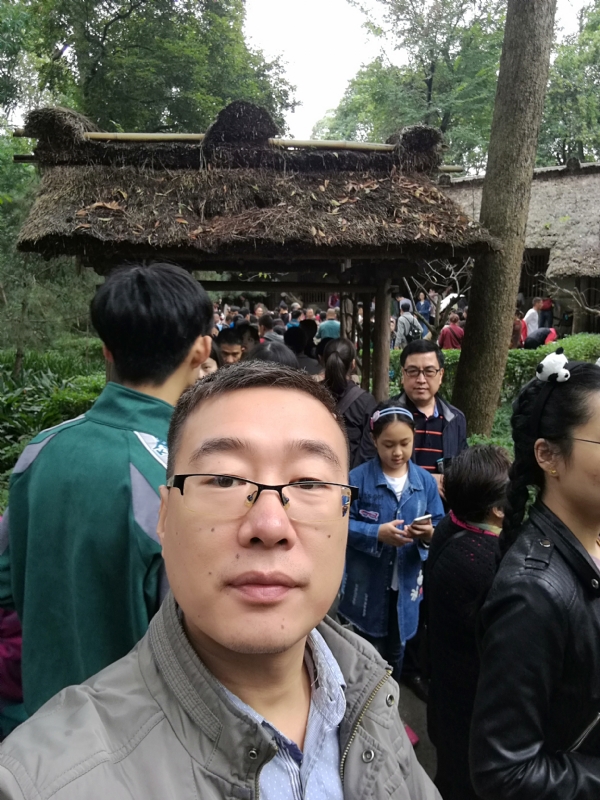 撑起一片天的第一张照片--开封相亲服务中心