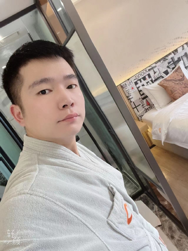 绿帽的第一张照片--开封相亲服务中心