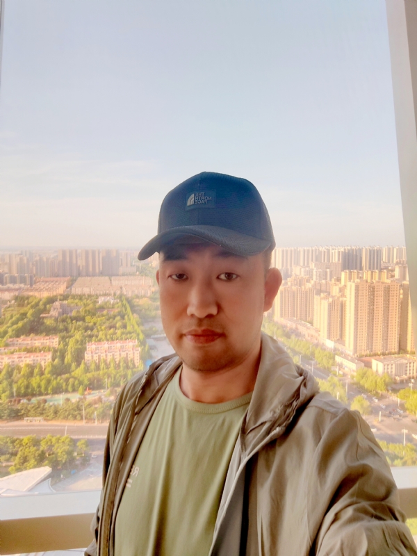 勇攀高峰的第一张照片--开封相亲服务中心