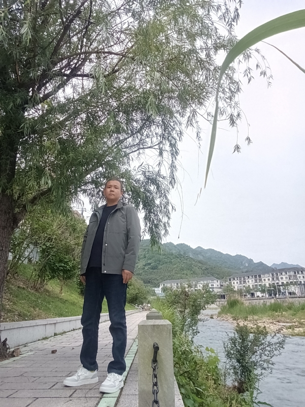 飞雪飘零的第一张照片--开封相亲服务中心