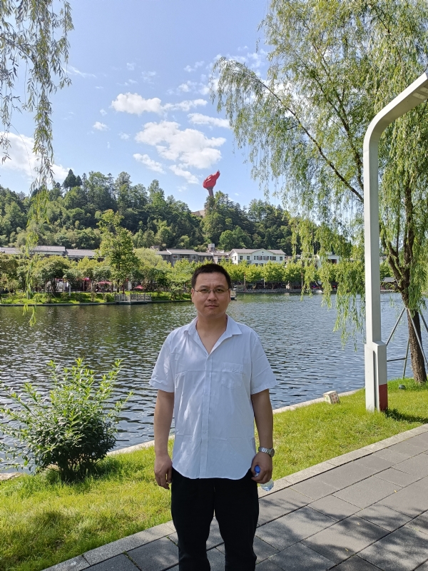 风雨相伴的第一张照片--开封相亲服务中心