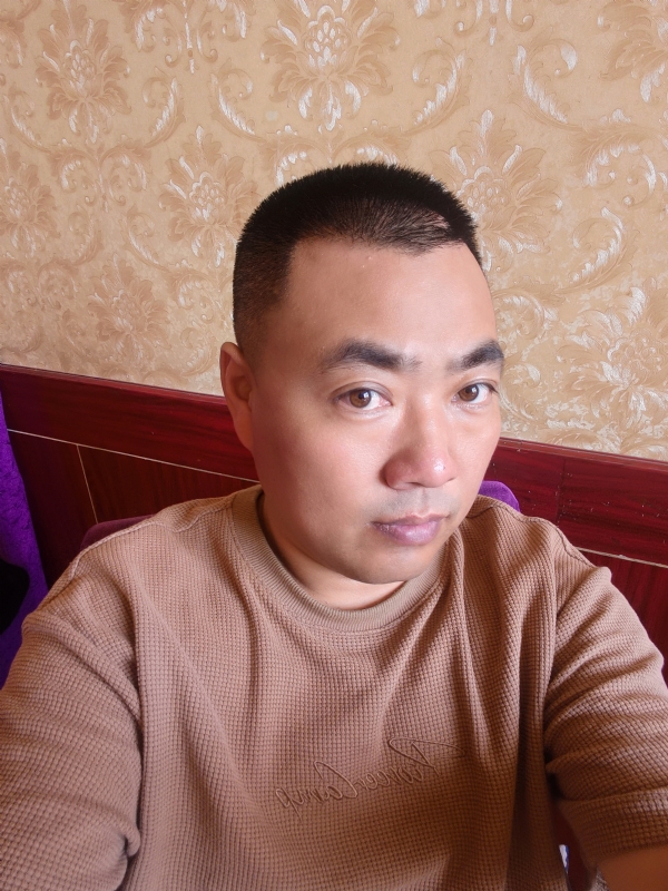 擦亮眼睛向前看的第一张照片--开封相亲服务中心