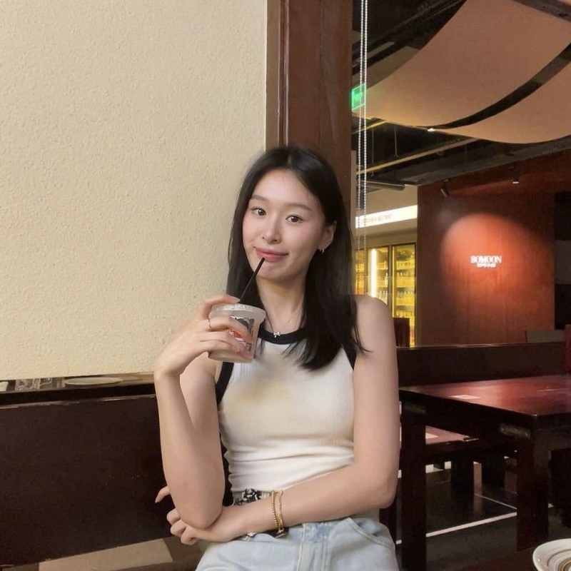 羽毛的第一张照片--开封相亲服务中心