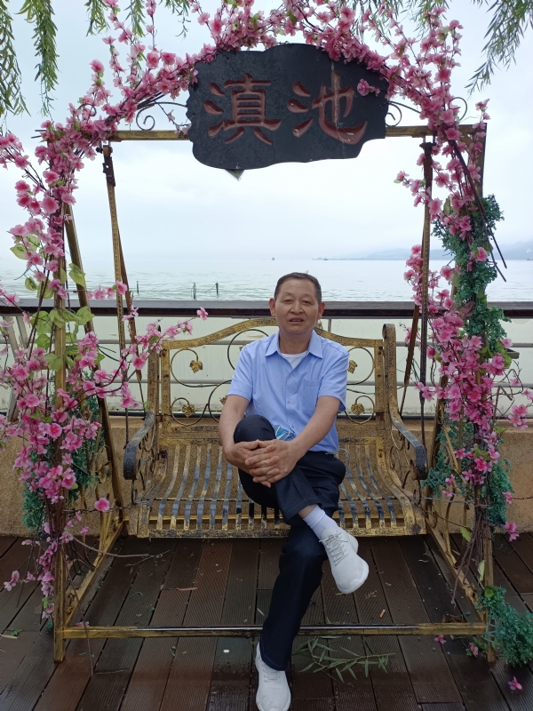 奋斗的第一张照片--开封相亲服务中心