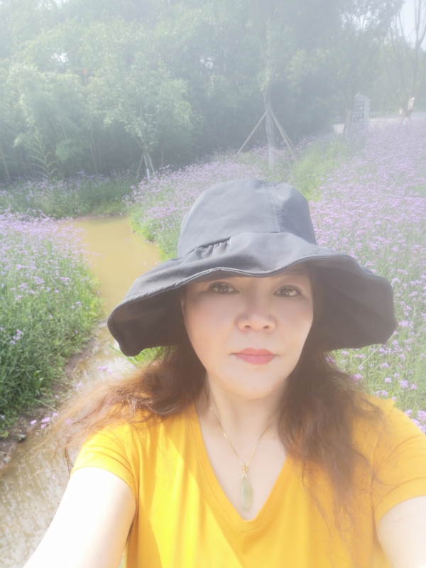 宛霞的第三张照片--开封相亲服务中心