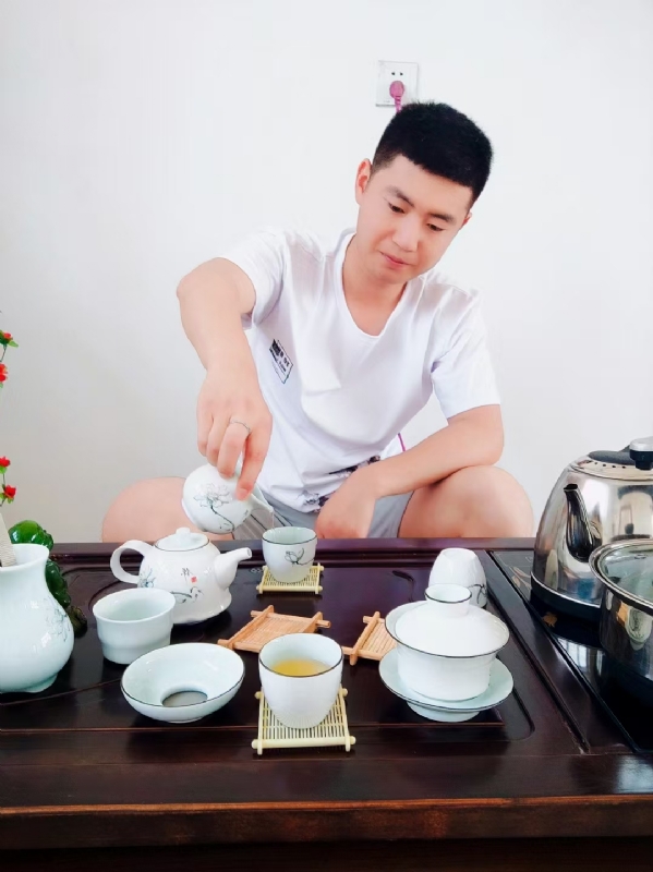 日月的第一张照片--开封相亲服务中心