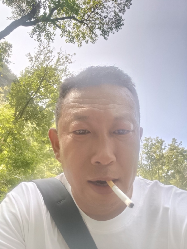中年大叔的第一张照片--开封相亲服务中心