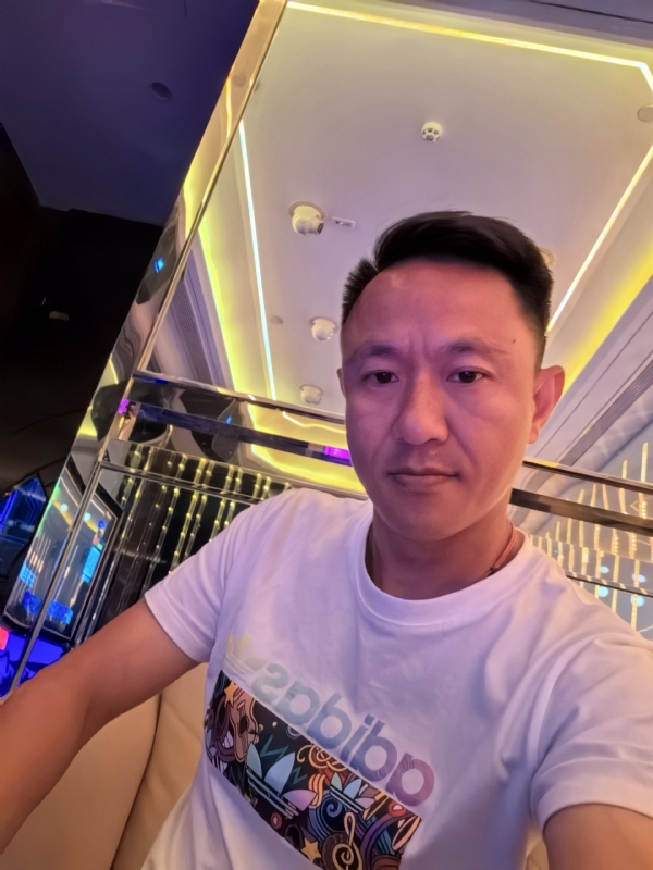 辞岸的第一张照片--开封相亲服务中心