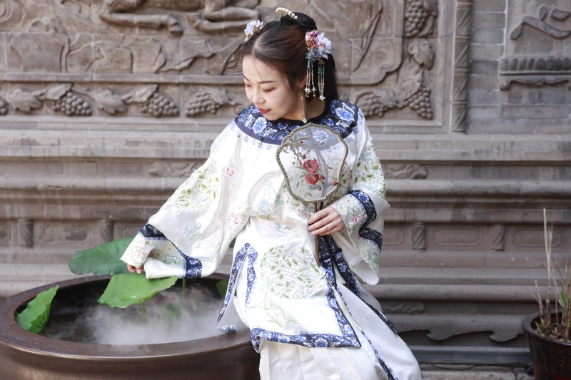 认真的雪的第一张照片--开封相亲服务中心